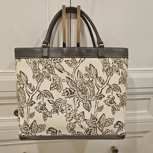 Medium size Estee Lauder bag